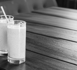 Strawberry lassi