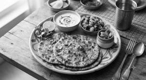 Methi Paratha With Curd