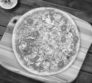 Onion tomato pizza