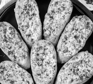 Paneer makhani garlic bread