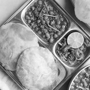 Chole Bhature - 2 Pcs