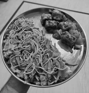 Burnt Garlic Noodle With Dragon Paneer