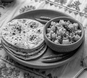 4 Phulka Roti With Gobhi Aloo Bhujia