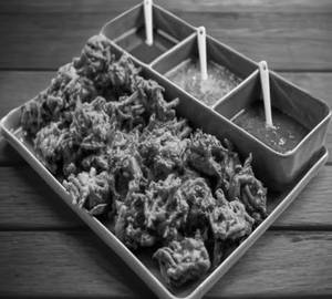 Veg Pakoda [8 Pieces]
