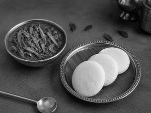 Idly & Karuvaad Curry