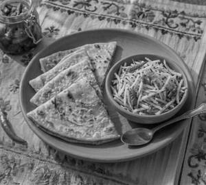 Triangle Paratha With Aloo Bhujia [3 Parathas]