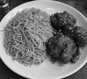 Veg Noodles [Half] With Boneless Chilli [3 Pieces] Combo