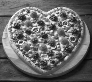 Chicken heart shape pizza