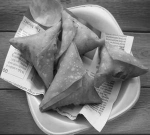 Mini Onion Patty Samosa ( Mini , 4 Pcs)