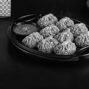 Veg Kurkure Momos (8 Pcs)