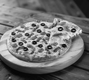 Veggie Paradise  Pizza