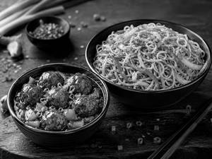 Manchurian Noodles With Gravy (veg)