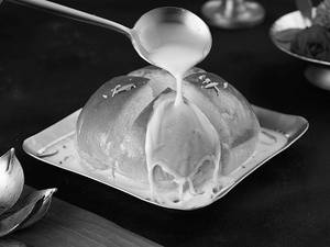 Pal Bun With Badam Milk