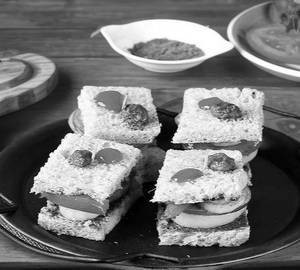 Veg  club sandwich