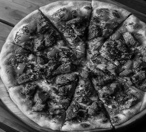 Chicken kebab pizza