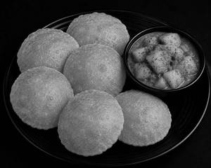 6 Poori With Aloo Dum