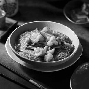 Pan Fried Noodle With Black Pepper Sauce Shrimp
