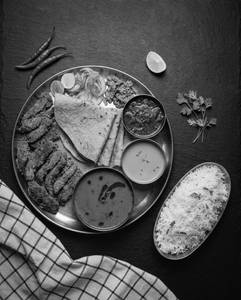 Bombil Thali