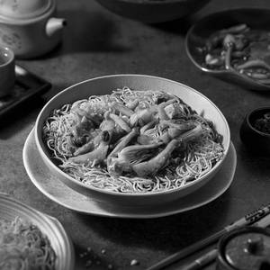 Pan Fried Noodle With Black Pepper Sauce Veg