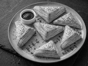 Veg Puff [6 Pcs] + 250ml Cold Drink
