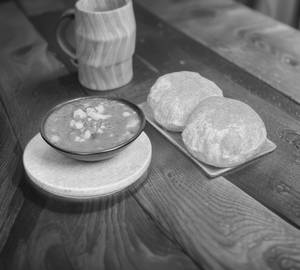 4  poori with aloo sabzi