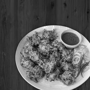 Pyaaz pakodi