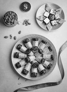 Anjeer Roll