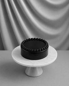 Luna's Eggless Chocolate Truffles Cake (500g).
