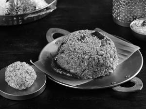 Puliyogre With Masala Vada (1)