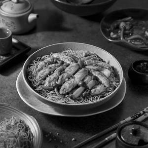 Pan Fried Noodle With Black Pepper Sauce Chicken