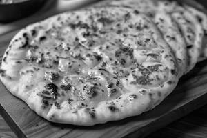 Garlic Naan (2 Pcs)