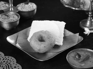 Idli 1 Pc And Vada 1 Pc
