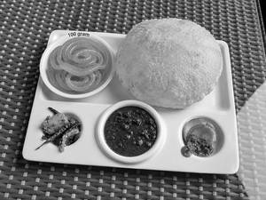 Desi Ghee Chole Bhature [1 Bhature] With Jalebi [100 g]