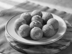 Besan Laddu