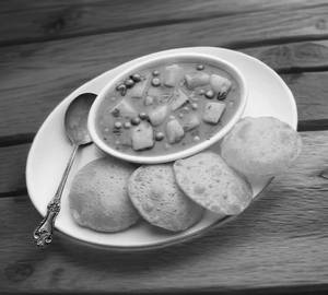 Poori Bhaji [4 Pieces]