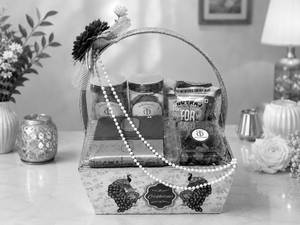 Nutty And Namkeen Hamper