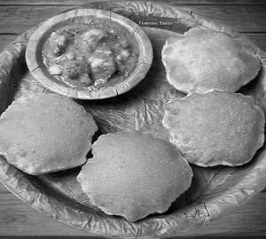 4 Pcs Aloo Puri With Raita