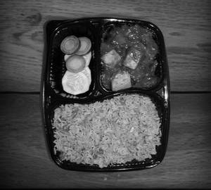 Veg Fried Rice And Chilli Paneer (4 Pieces)