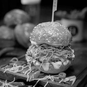 Noodles burger