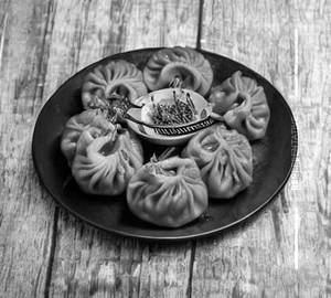 Steamed Chicken Schezwan Momos