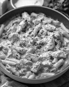 CHICKEN CRACKLING TOMATO (RED SAUCE PASTA)