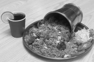 Regular Plain Bucket Biryani ( 6 persons)