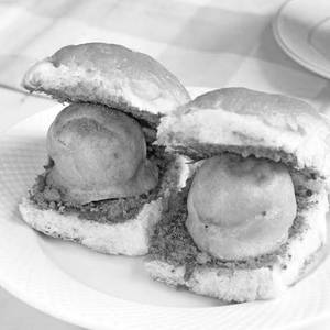 Special garlick tadka Vada Pav