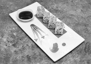 Avocado N Bell Pepper Uramaki Sushi (4 Pcs)