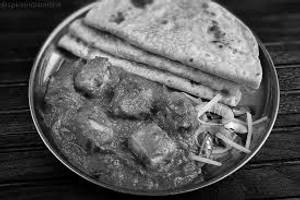 2 Butter Naan With Paneer Butter