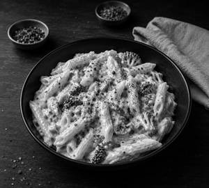 White Sauce Cheese Veg Pasta