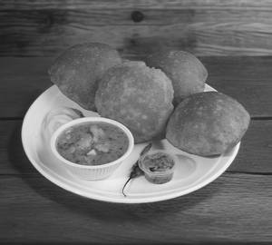 Bedmi Poori With Aloo Subji (2 pcs)