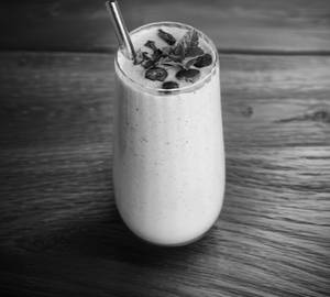 Cranberry lassi