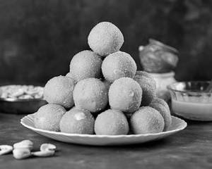 Besan Laddu