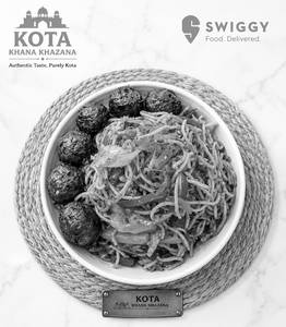 Veg manchurian noodles